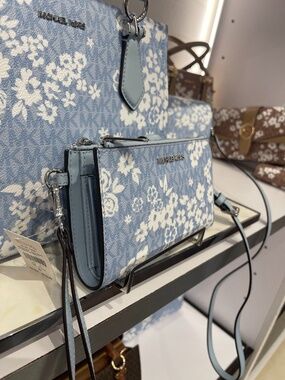 MICHAEL KORS Jet Set Travel Large Double Zip Printed Signature Logo Wristlet Wal